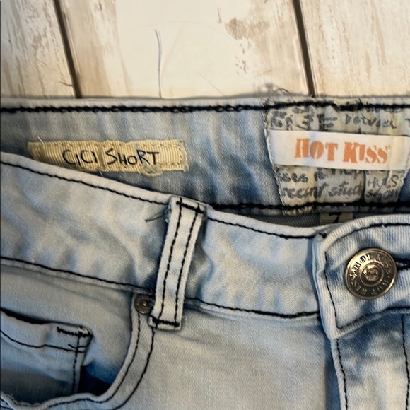 HOT KISS 💋 Junior Frayed Denim cutoff Shorts size 7 - Picture 5 of 9